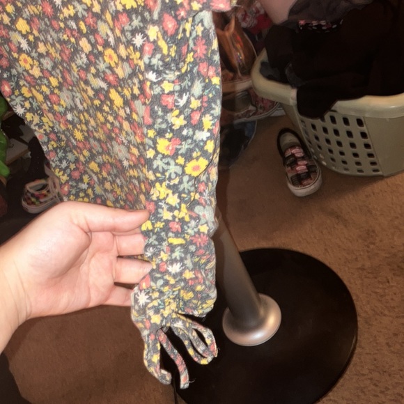 Sugar moon Colorful floral top with scrunched sides - Picture 2 of 3